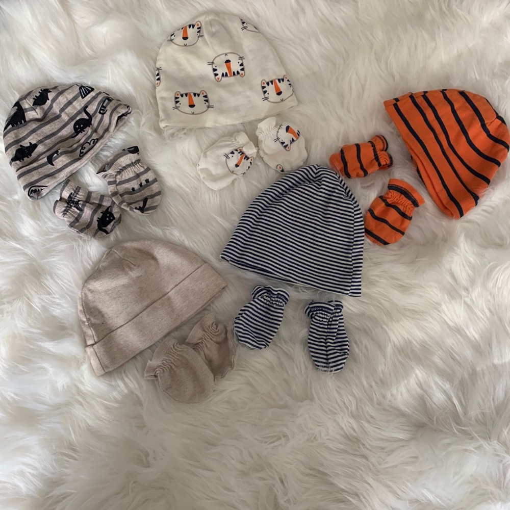 Hat and mittens for baby boys